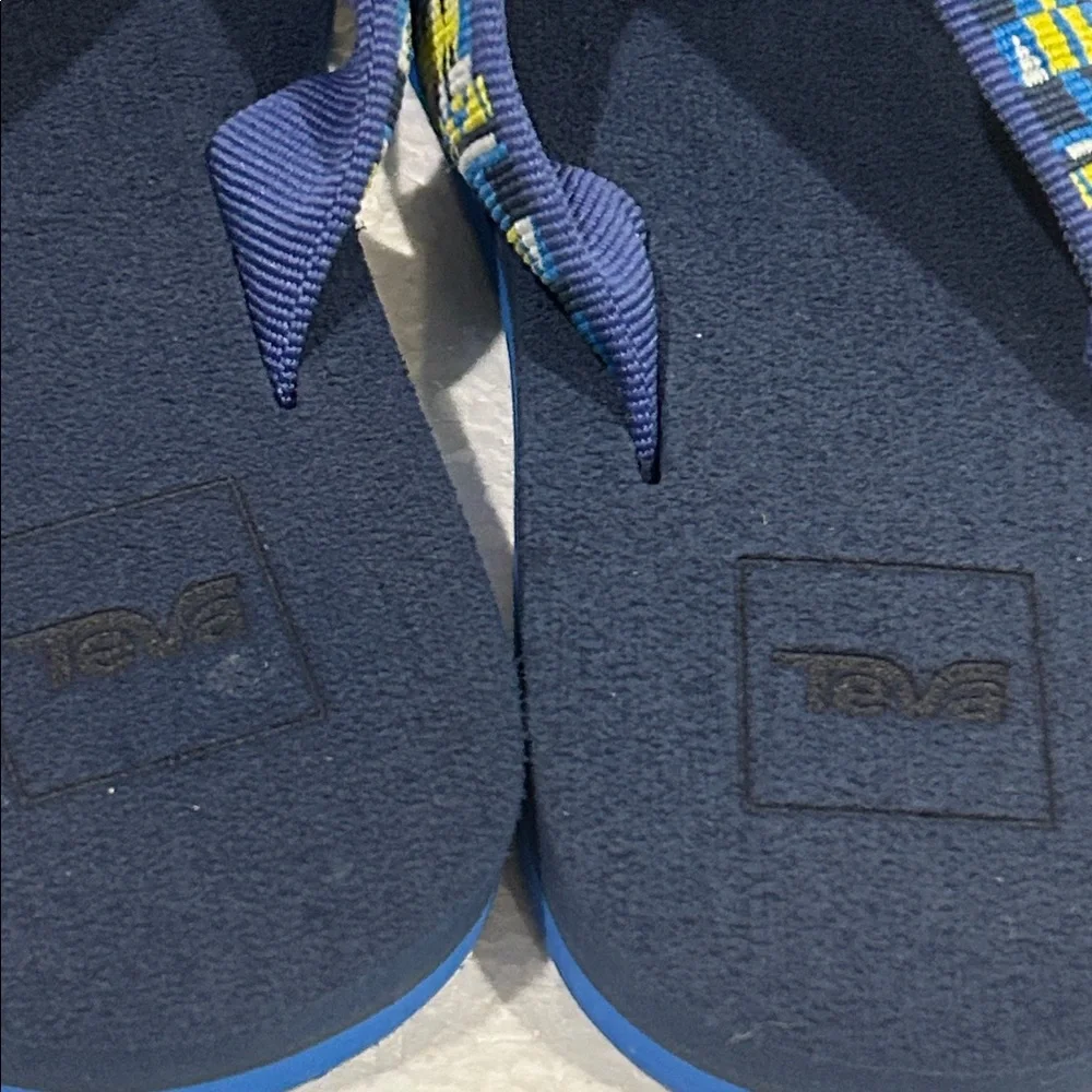 NWOT Teva Kids Blue Aztec Pattern thong Flip Flop Sandals Quick Dry Size 13